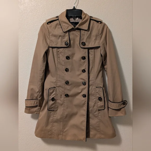 Banana Republic Classic Tan Double-Breasted Women's Trench Coat - Picture 1 of 10